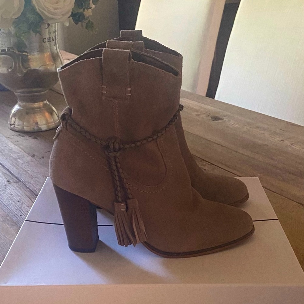 Dolce Vita ankle boots